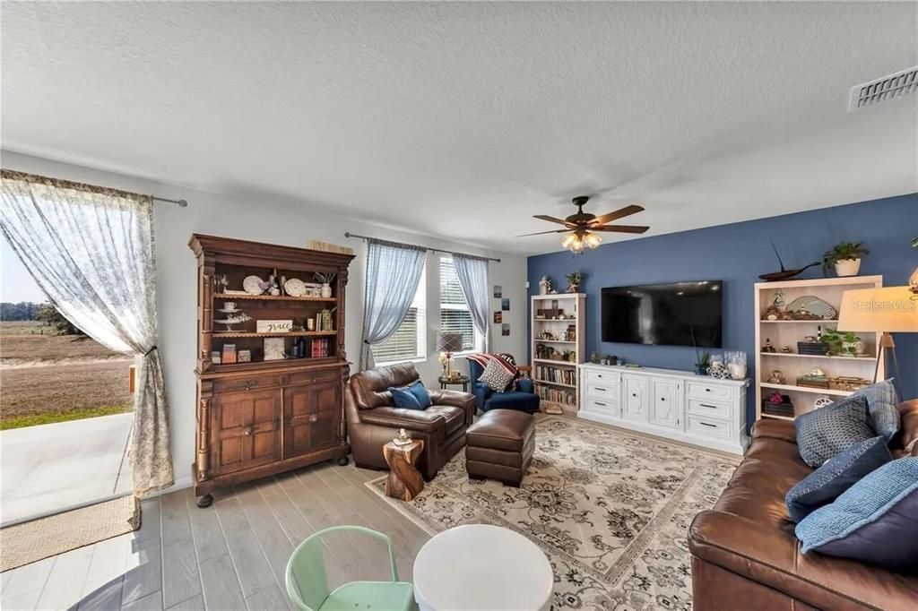 For Sale: $389,700 (4 beds, 2 baths, 2338 Square Feet)
