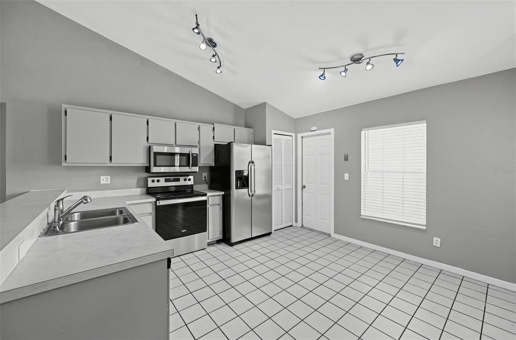 For Sale: $289,900 (3 beds, 2 baths, 1551 Square Feet)