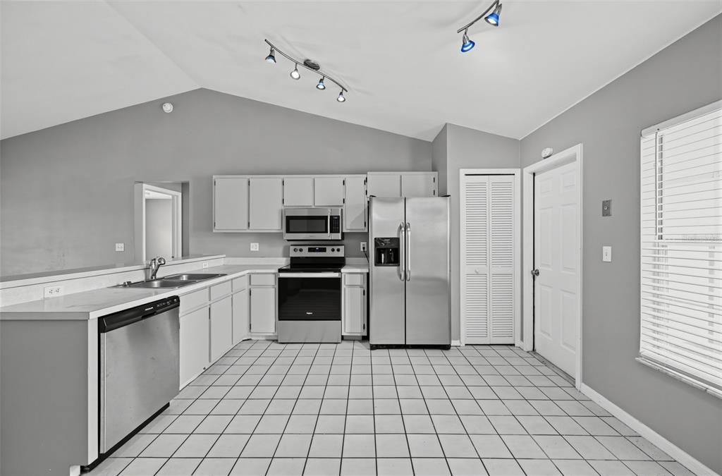 For Sale: $289,900 (3 beds, 2 baths, 1551 Square Feet)