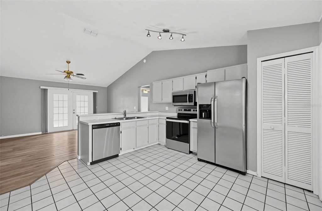 For Sale: $289,900 (3 beds, 2 baths, 1551 Square Feet)