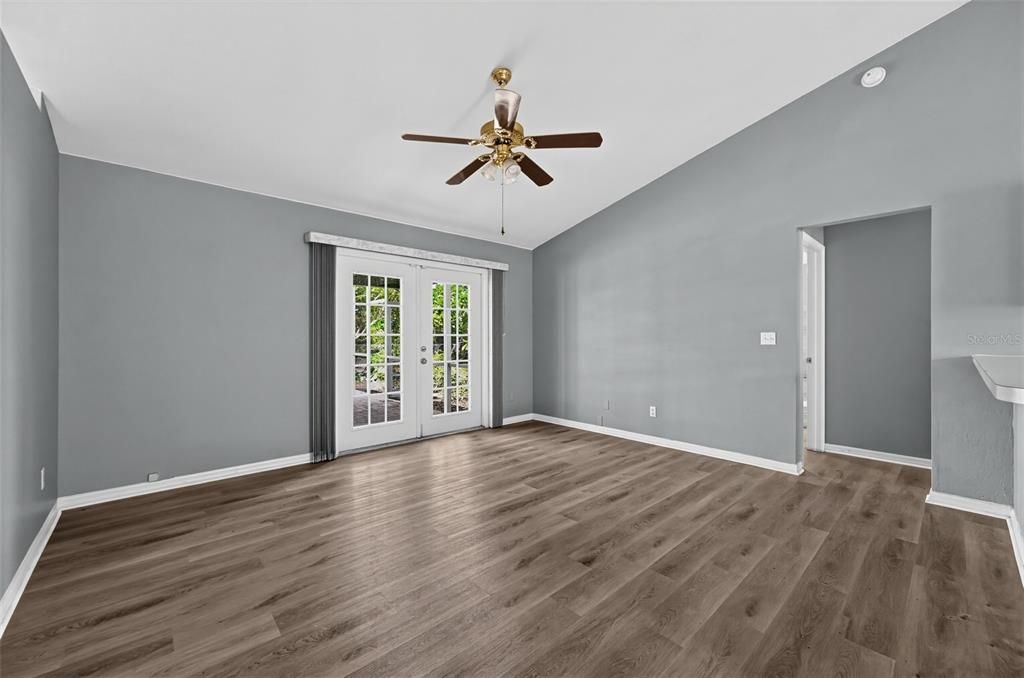 For Sale: $289,900 (3 beds, 2 baths, 1551 Square Feet)