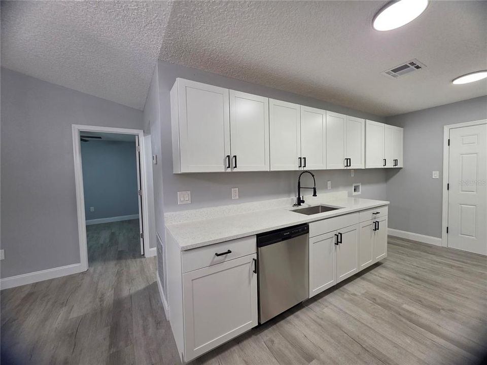 En Venta: $239,000 (3 camas, 2 baños, 1128 Pies cuadrados)