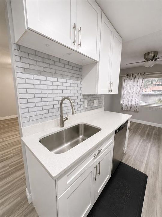 For Sale: $140,000 (1 beds, 1 baths, 591 Square Feet)