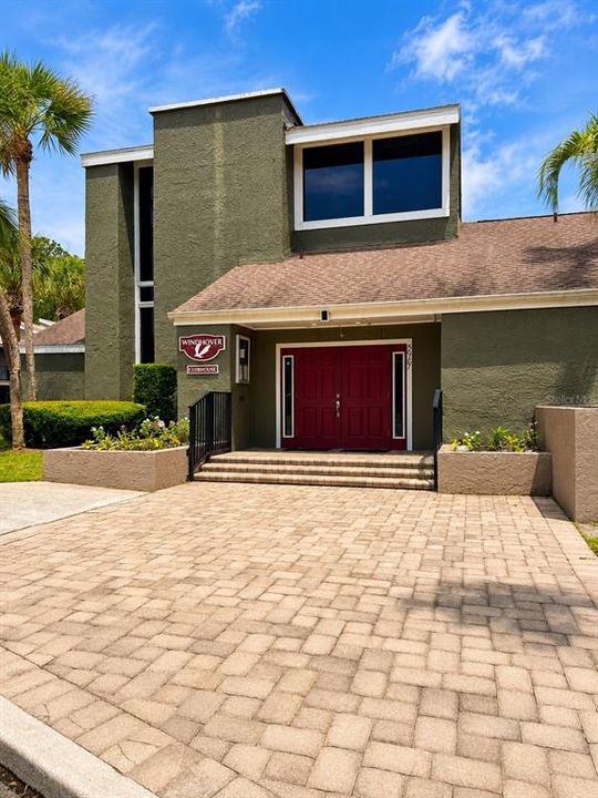 For Sale: $140,000 (1 beds, 1 baths, 591 Square Feet)