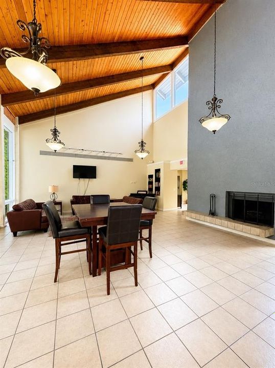 For Sale: $140,000 (1 beds, 1 baths, 591 Square Feet)