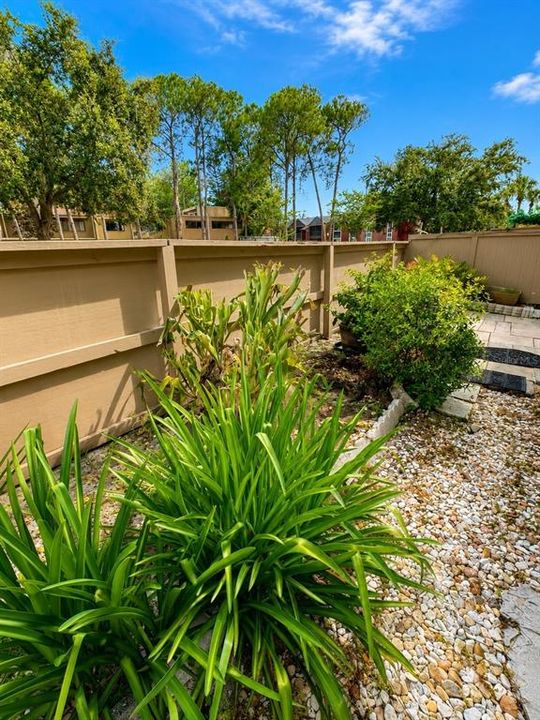 For Sale: $140,000 (1 beds, 1 baths, 591 Square Feet)