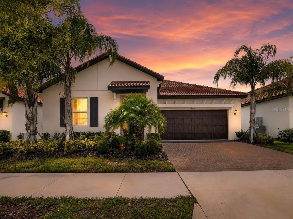 For Sale: $389,000 (3 beds, 2 baths, 2128 Square Feet)