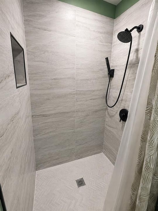 For Rent: $2,200 (4 beds, 2 baths, 1056 Square Feet)