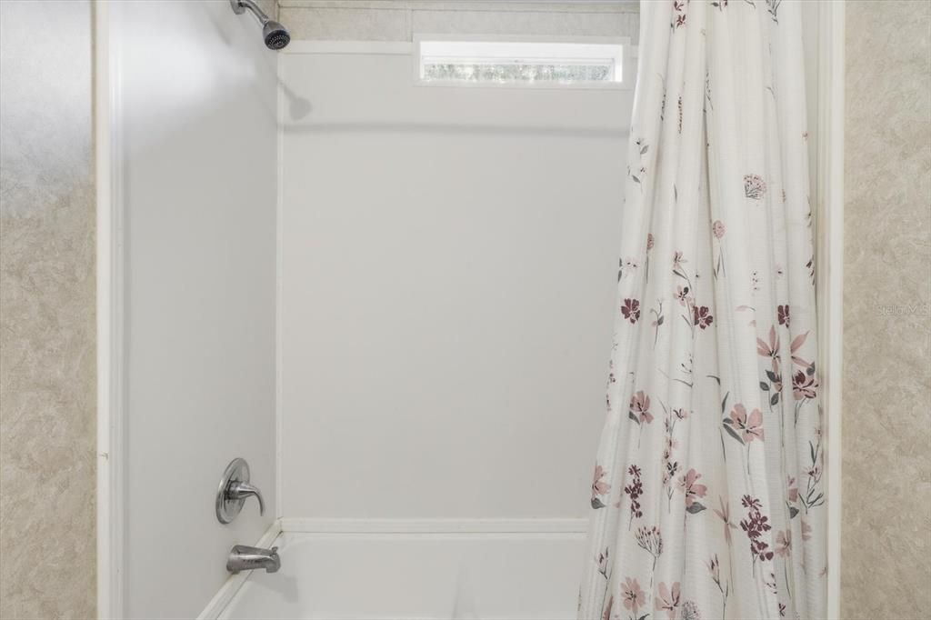 For Sale: $180,000 (3 beds, 2 baths, 1080 Square Feet)