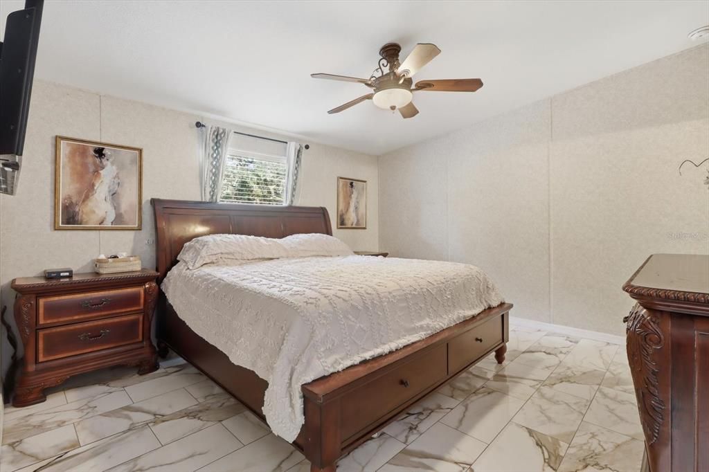 For Sale: $180,000 (3 beds, 2 baths, 1080 Square Feet)