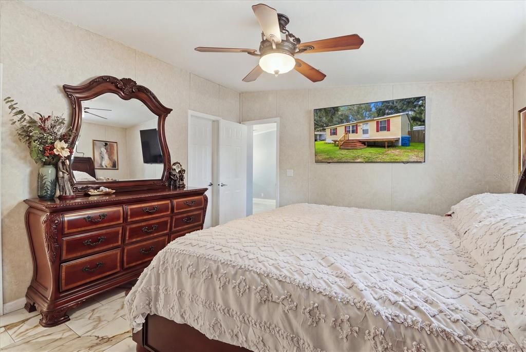 For Sale: $180,000 (3 beds, 2 baths, 1080 Square Feet)