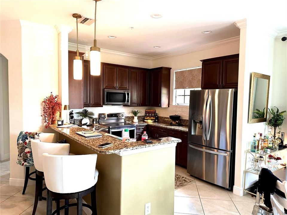 For Sale: $350,000 (2 beds, 2 baths, 1145 Square Feet)