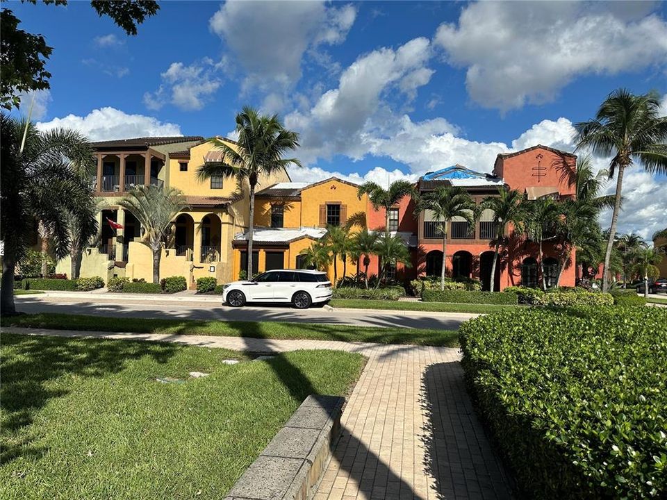 For Sale: $350,000 (2 beds, 2 baths, 1145 Square Feet)