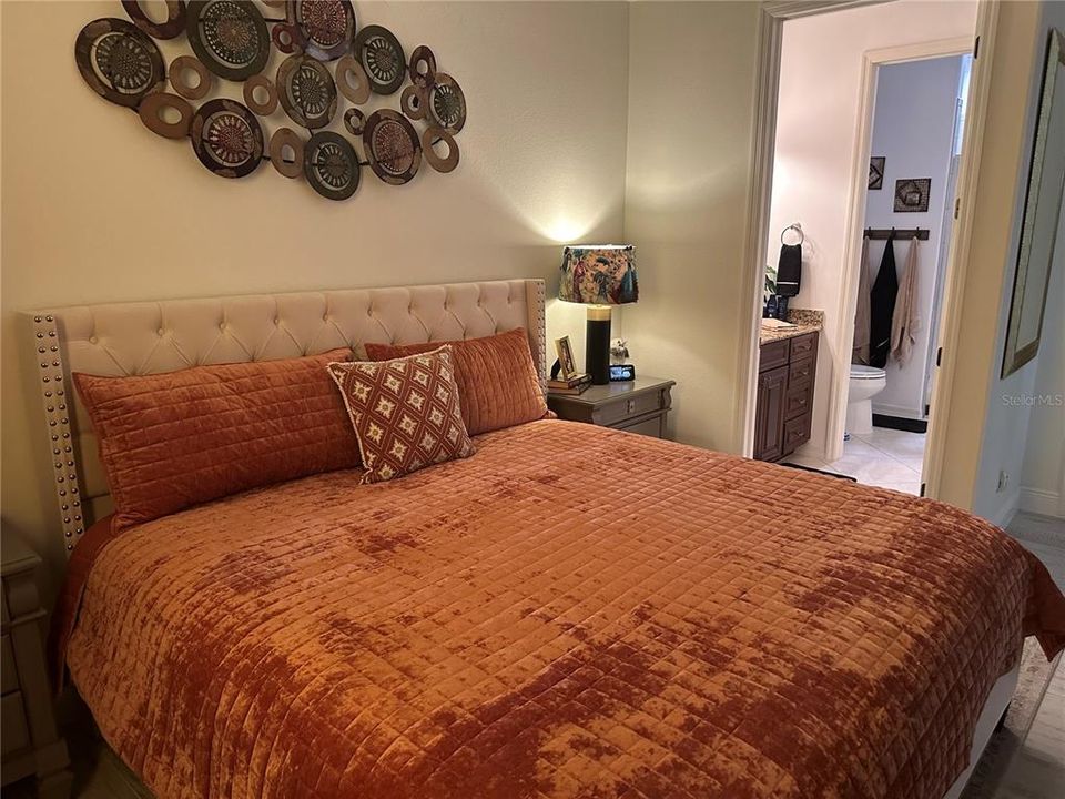 For Sale: $350,000 (2 beds, 2 baths, 1145 Square Feet)