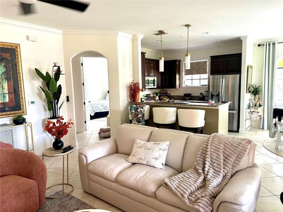 For Sale: $350,000 (2 beds, 2 baths, 1145 Square Feet)