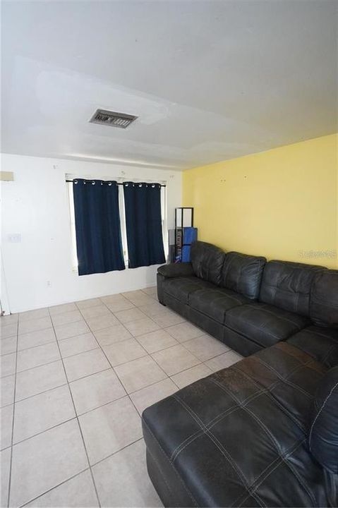 For Sale: $200,000 (3 beds, 2 baths, 1245 Square Feet)