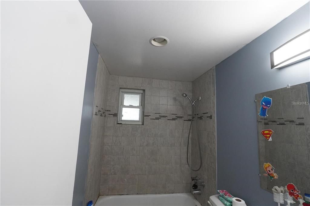 For Sale: $200,000 (3 beds, 2 baths, 1245 Square Feet)