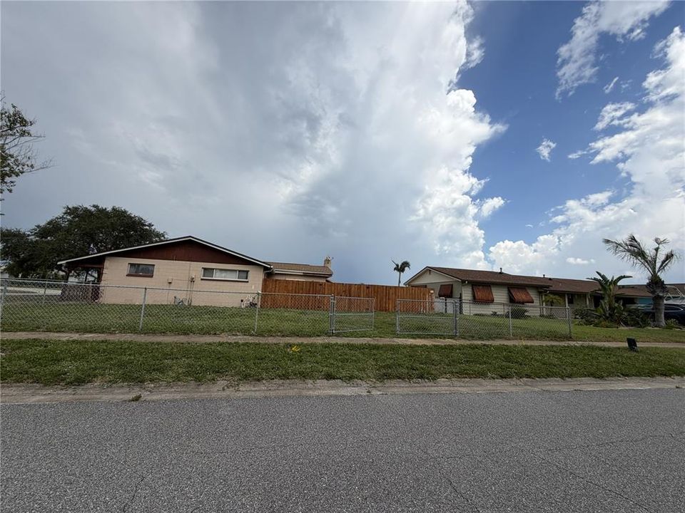 На продажу: $445,990 (3 спален, 2 ванн, 1382 Квадратных фут)