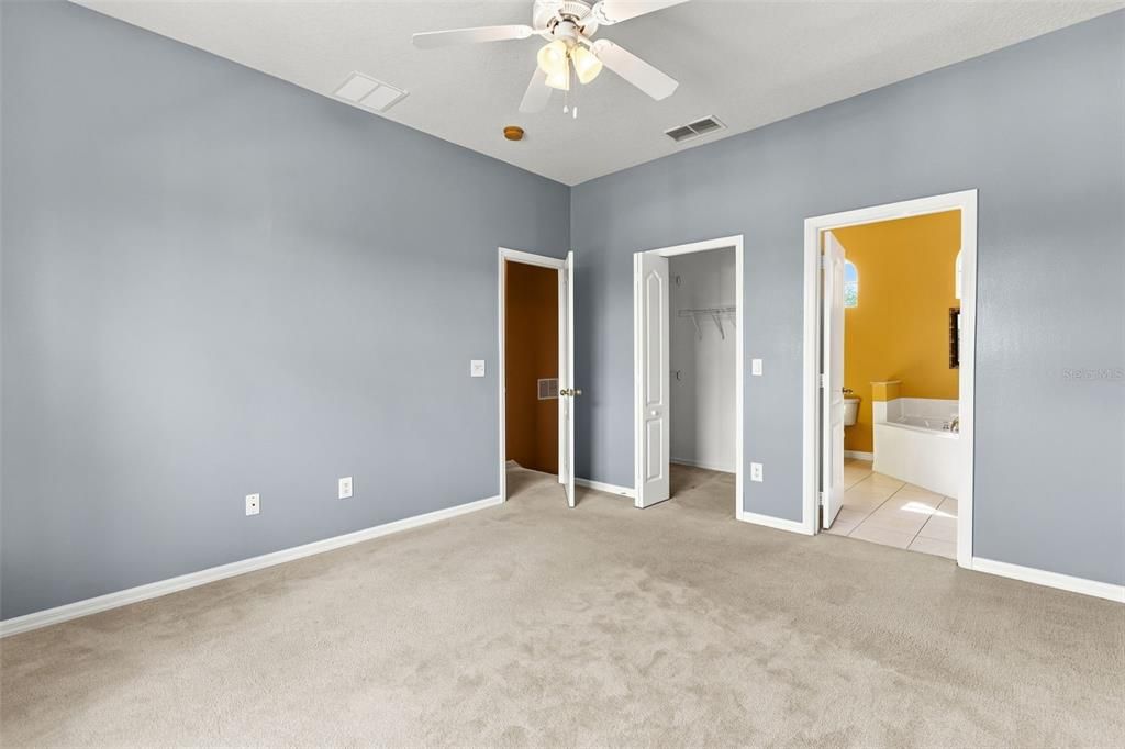 For Sale: $369,900 (4 beds, 3 baths, 1762 Square Feet)