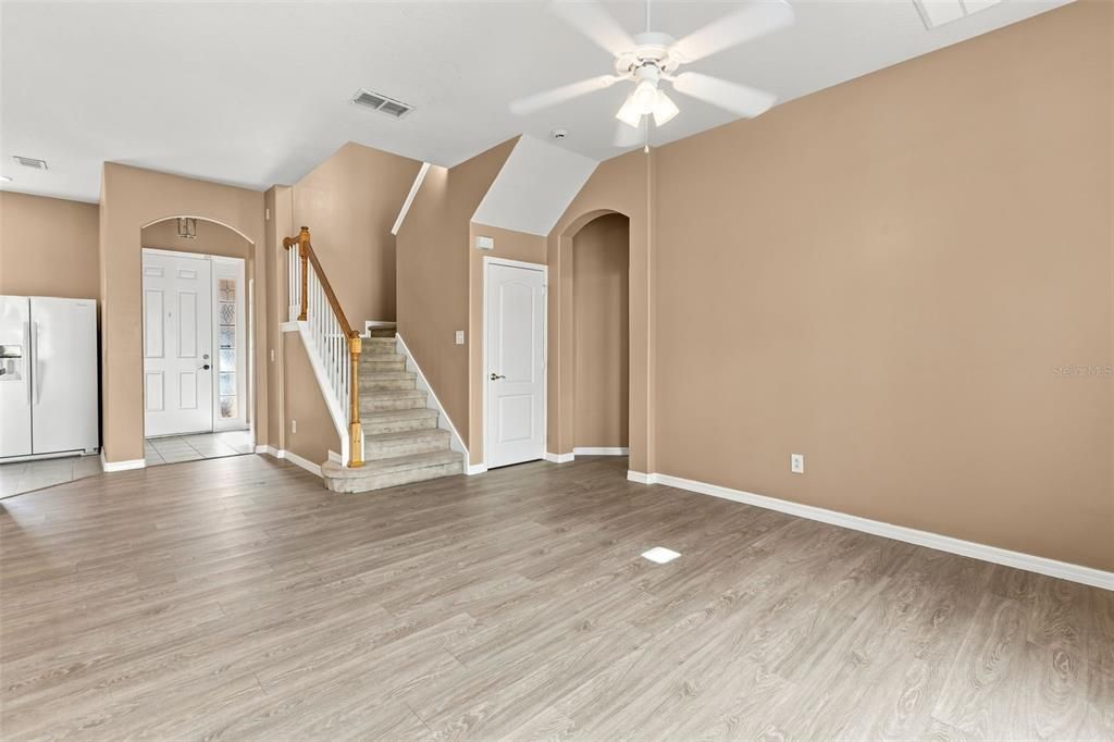 For Sale: $369,900 (4 beds, 3 baths, 1762 Square Feet)