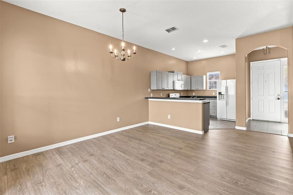 For Sale: $369,900 (4 beds, 3 baths, 1762 Square Feet)