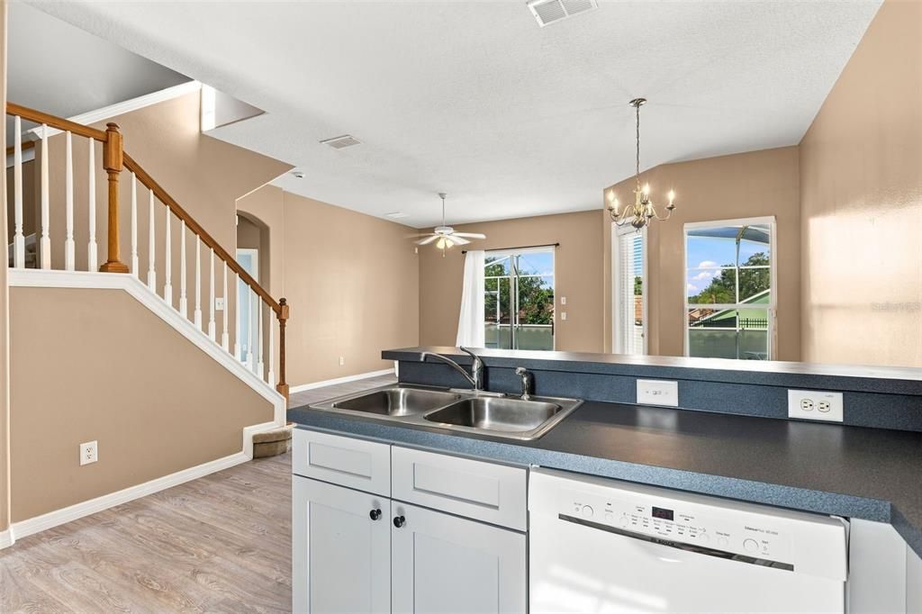 For Sale: $369,900 (4 beds, 3 baths, 1762 Square Feet)