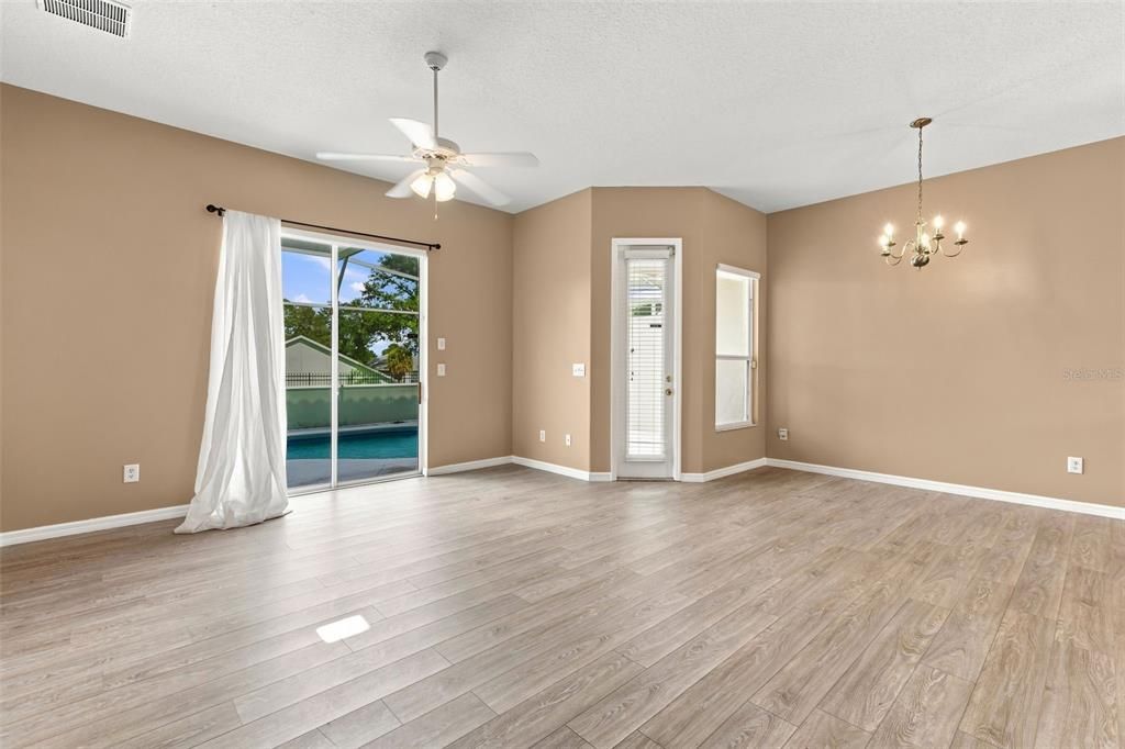 For Sale: $369,900 (4 beds, 3 baths, 1762 Square Feet)