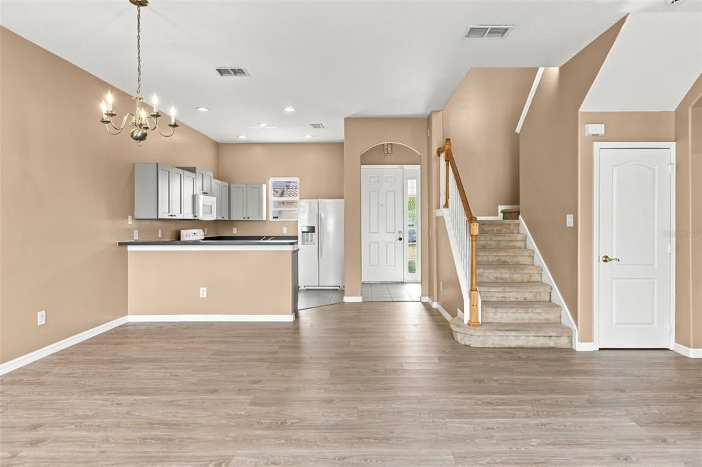For Sale: $369,900 (4 beds, 3 baths, 1762 Square Feet)