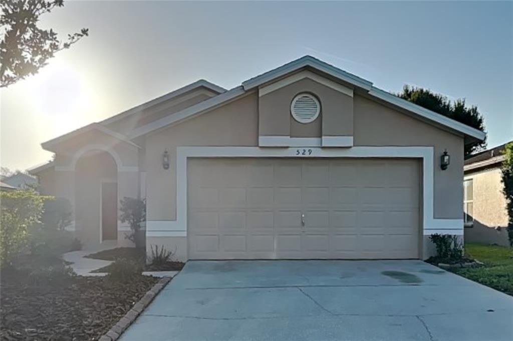 For Rent: $2,299 (3 beds, 2 baths, 1391 Square Feet)