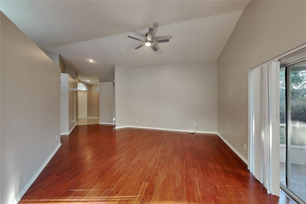 For Rent: $2,299 (3 beds, 2 baths, 1391 Square Feet)