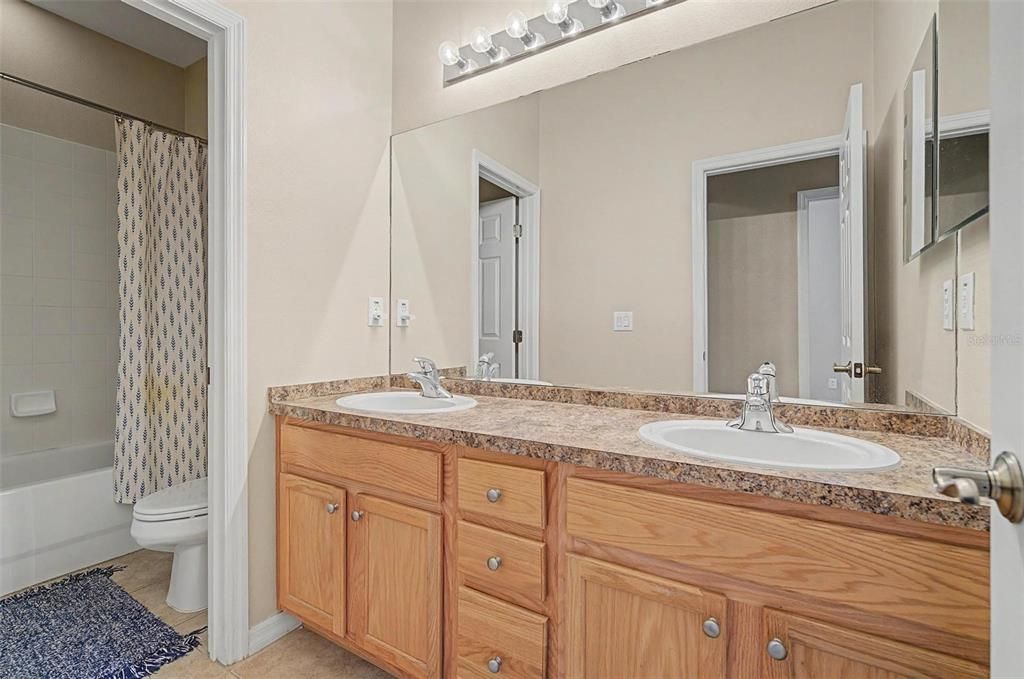 For Rent: $2,400 (3 beds, 2 baths, 1802 Square Feet)