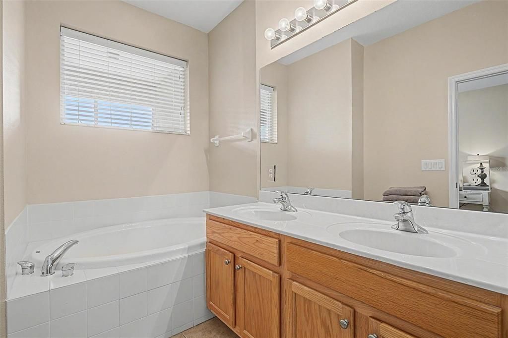For Rent: $2,400 (3 beds, 2 baths, 1802 Square Feet)