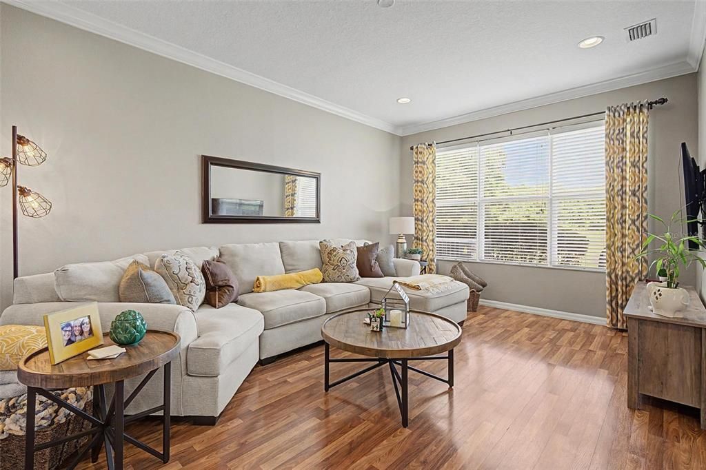 For Rent: $2,400 (3 beds, 2 baths, 1802 Square Feet)