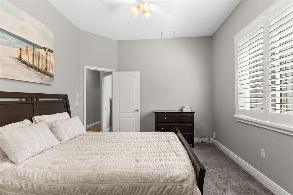 Activo con contrato: $859,900 (4 camas, 2 baños, 2680 Pies cuadrados)