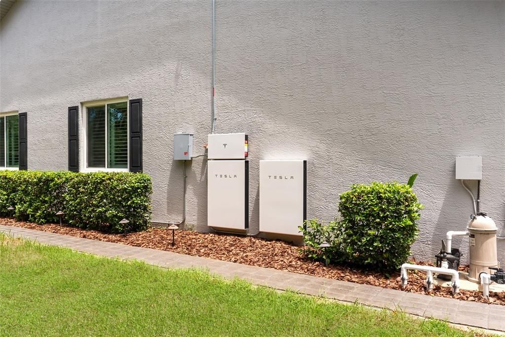 Activo con contrato: $859,900 (4 camas, 2 baños, 2680 Pies cuadrados)