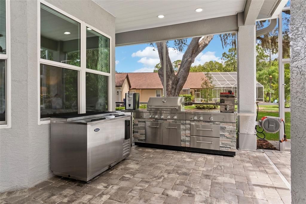 Activo con contrato: $859,900 (4 camas, 2 baños, 2680 Pies cuadrados)