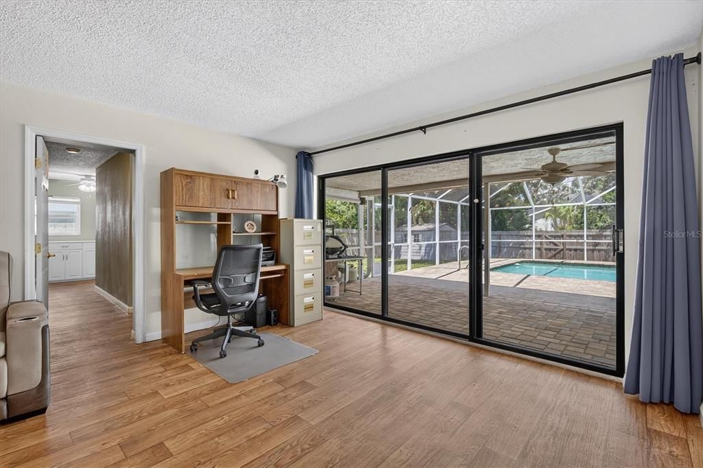 En Venta: $649,000 (4 camas, 3 baños, 2728 Pies cuadrados)