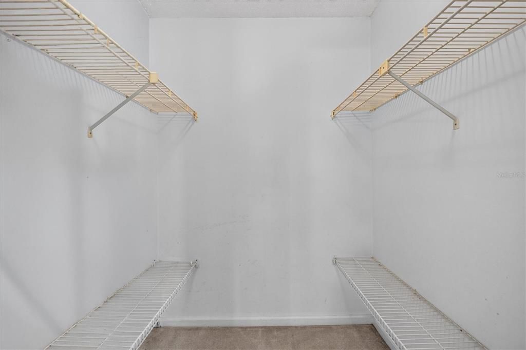 En Venta: $649,000 (4 camas, 3 baños, 2728 Pies cuadrados)