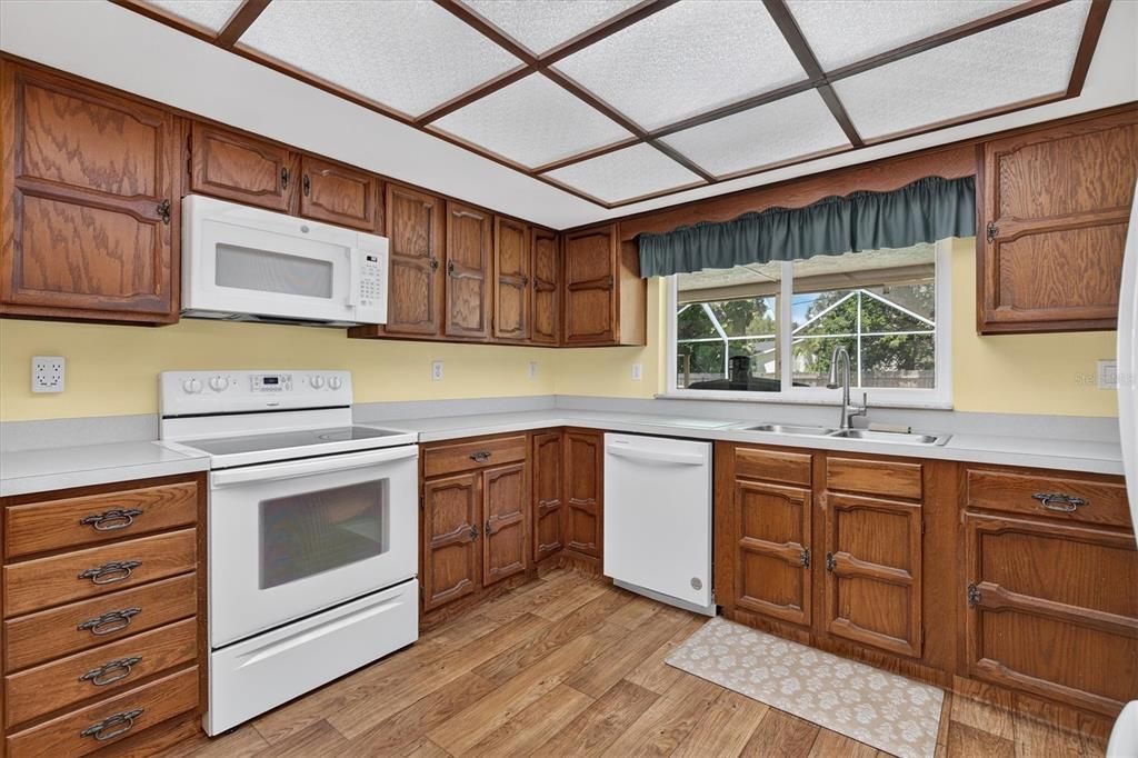 En Venta: $649,000 (4 camas, 3 baños, 2728 Pies cuadrados)