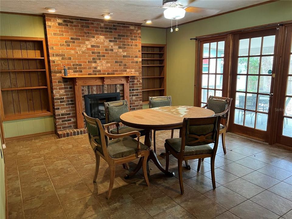 For Rent: $2,200 (3 beds, 2 baths, 1734 Square Feet)