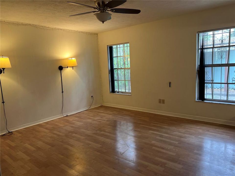 For Rent: $2,200 (3 beds, 2 baths, 1734 Square Feet)