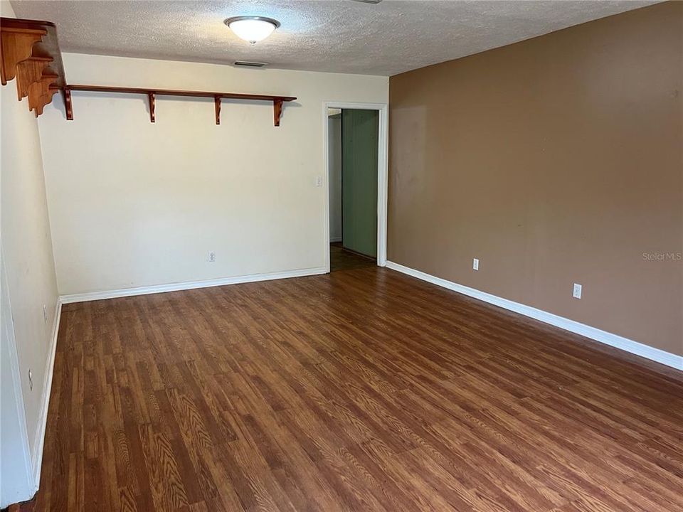 For Rent: $2,200 (3 beds, 2 baths, 1734 Square Feet)