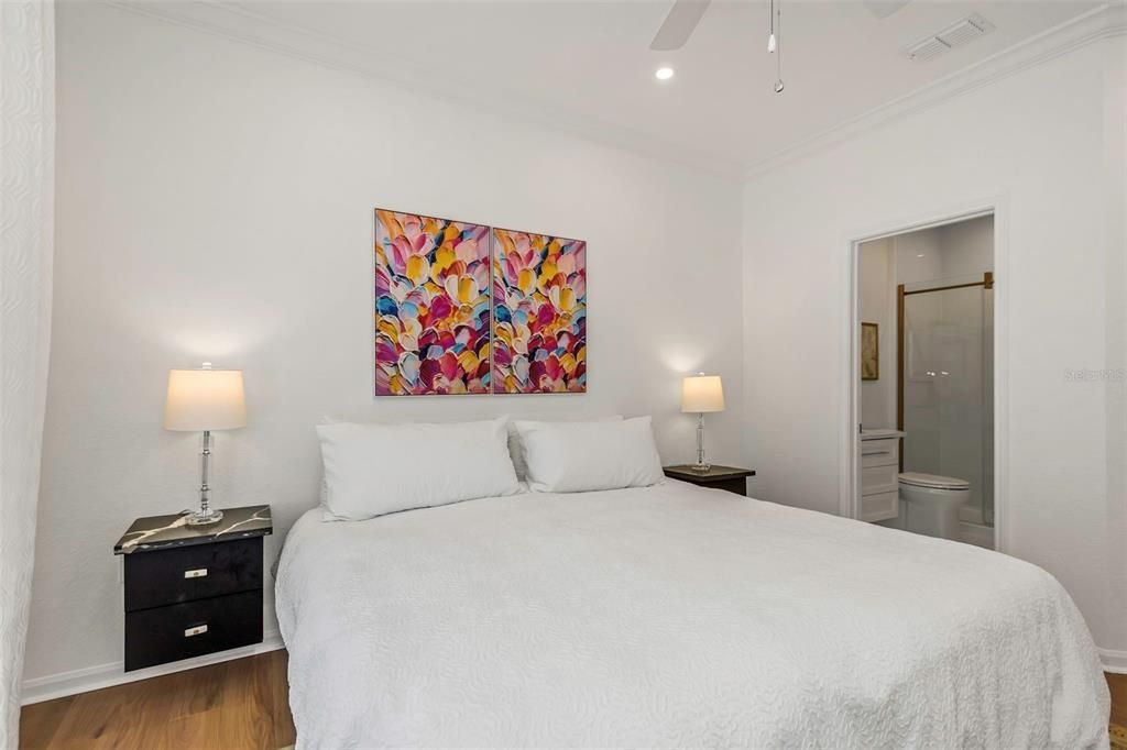 For Rent: $2,050 (2 beds, 2 baths, 1030 Square Feet)
