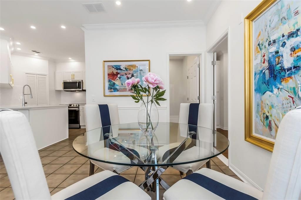 For Rent: $2,050 (2 beds, 2 baths, 1030 Square Feet)