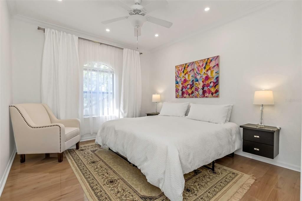 For Rent: $2,050 (2 beds, 2 baths, 1030 Square Feet)