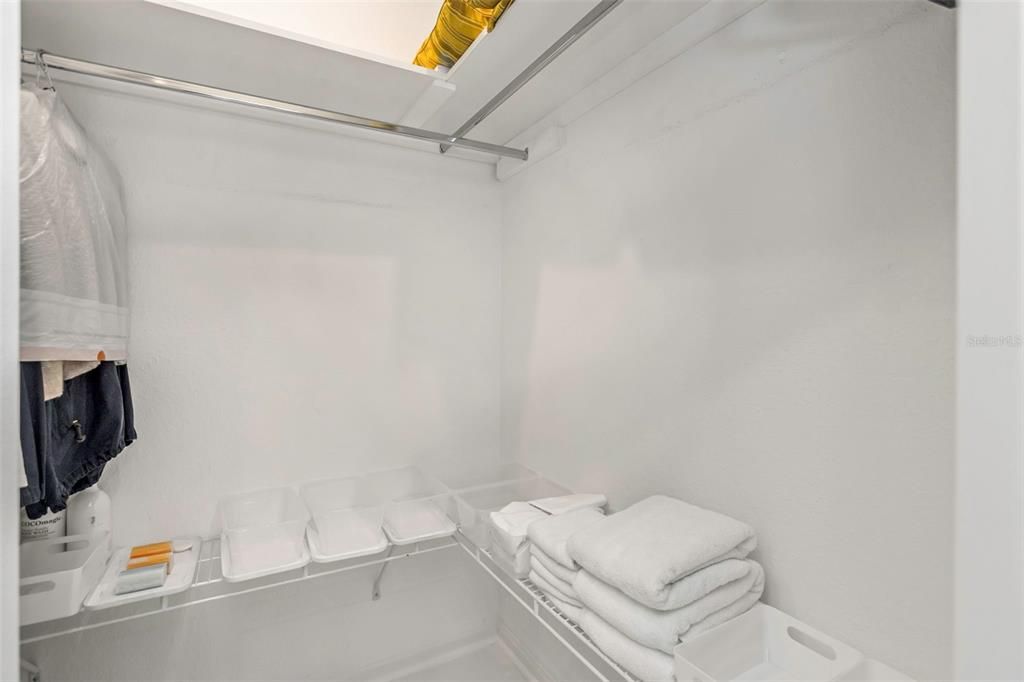 For Rent: $2,050 (2 beds, 2 baths, 1030 Square Feet)