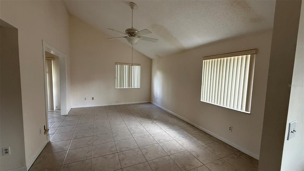 For Sale: $274,900 (3 beds, 2 baths, 1344 Square Feet)