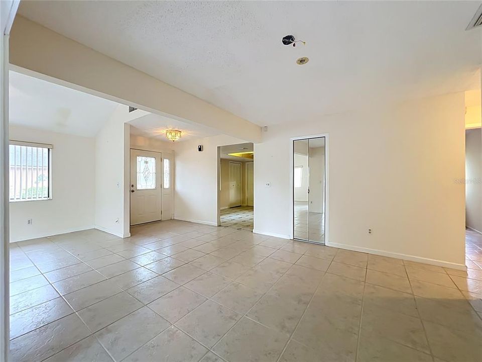 For Sale: $274,900 (3 beds, 2 baths, 1344 Square Feet)