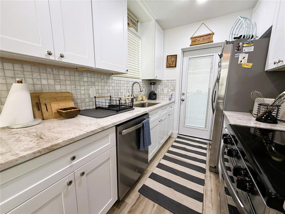 For Rent: $2,500 (3 beds, 1 baths, 971 Square Feet)