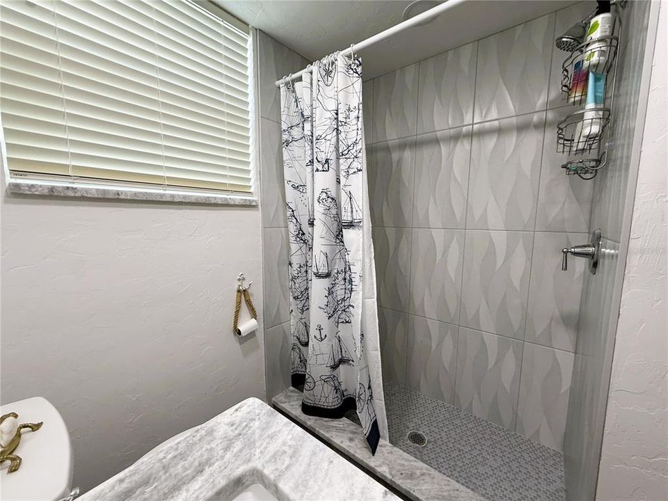 For Rent: $2,500 (3 beds, 1 baths, 971 Square Feet)